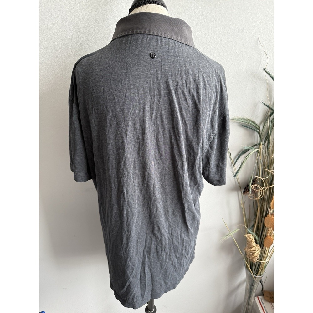 Men's Lululemon Short Sleeve Polo in Gray‎ Large Flaw